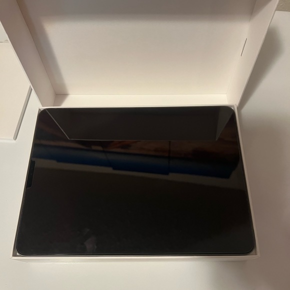 Ipad Pro 11 Inches - Picture 4 of 9